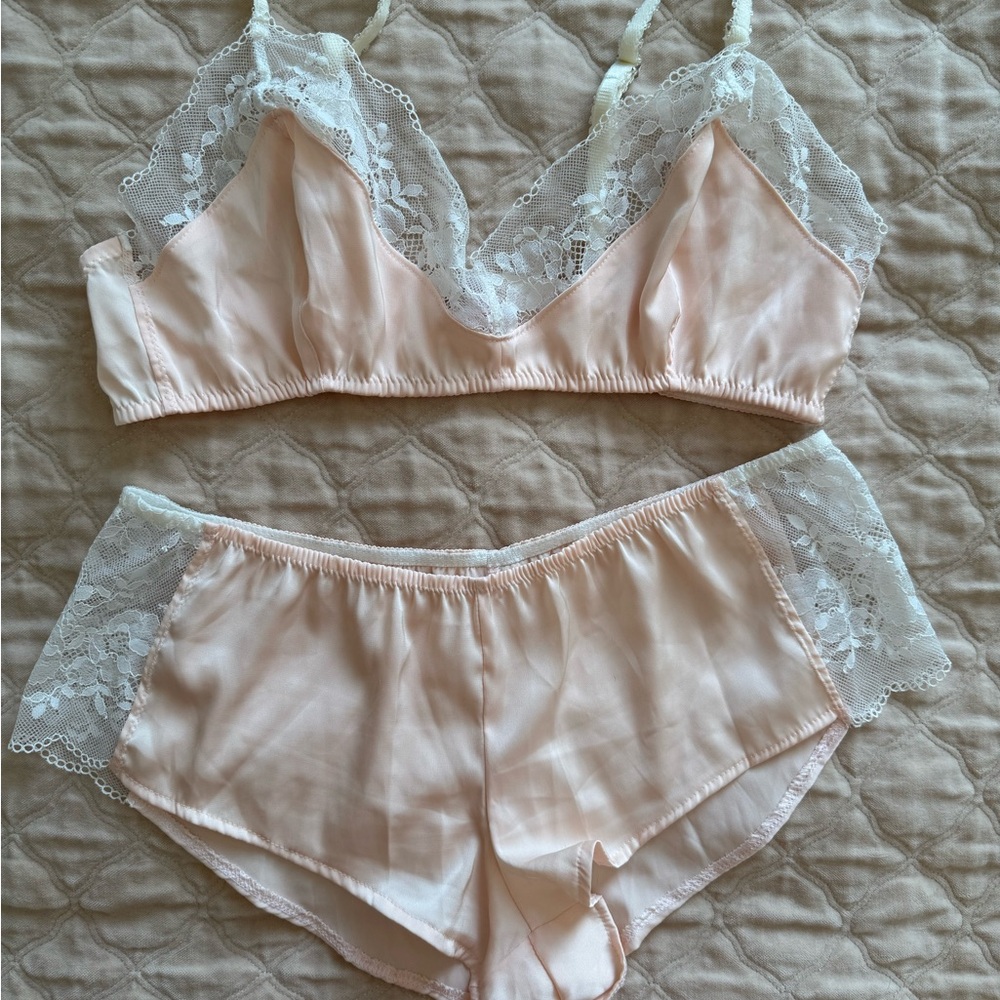 Elegant Lace Trim Satin Sleepwear Set - Peach and Cream